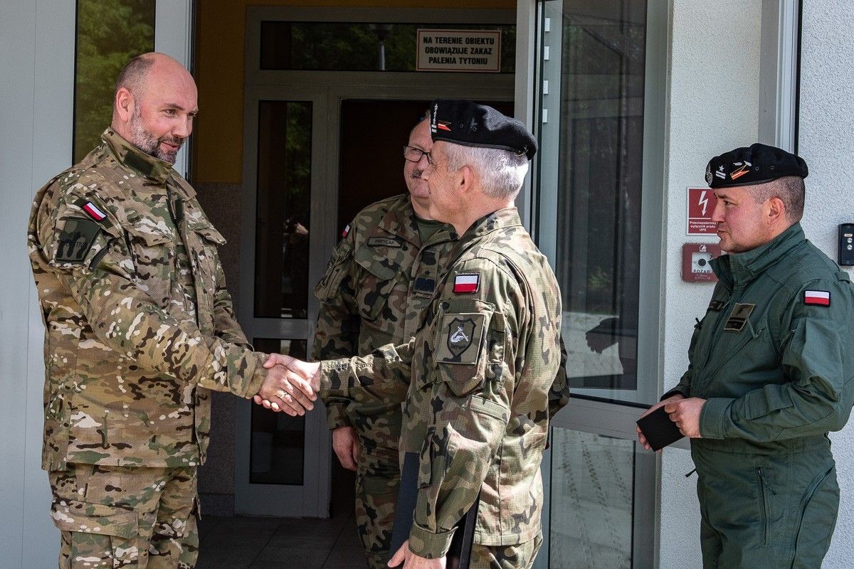 Wizyta wiceministra obrony narodowej Sebastiana Chwałka w 10 Brygadzie Kawalerii Pancernej w Świętoszowie (gmina Osiecznica)