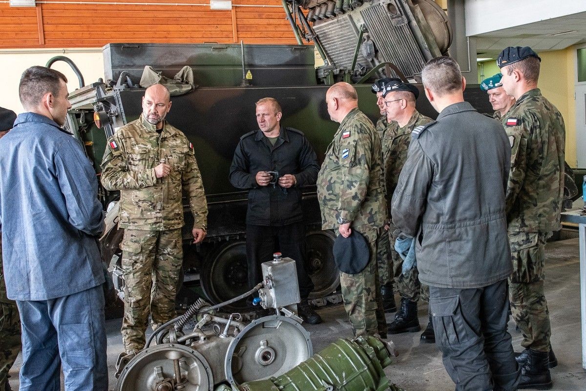 Wizyta wiceministra obrony narodowej Sebastiana Chwałka w 10 Brygadzie Kawalerii Pancernej w Świętoszowie (gmina Osiecznica)