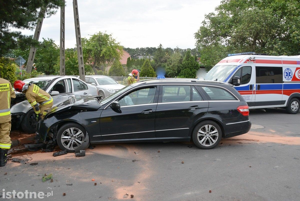 Zderzenie dwóch aut na Łąkowej w Bolesławcu