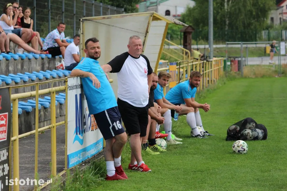 Dwa gole w sparingowych derbach powiatu w Nowogrodźcu
