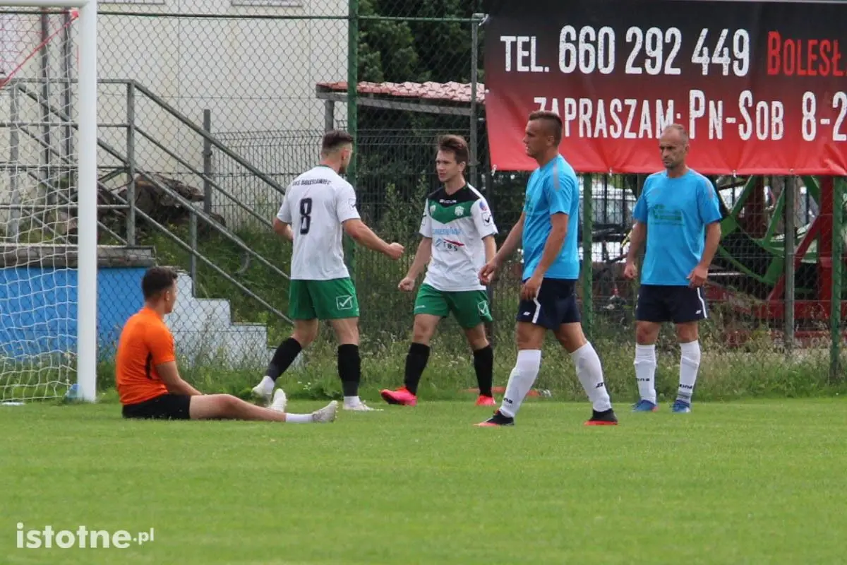 Dwa gole w sparingowych derbach powiatu w Nowogrodźcu