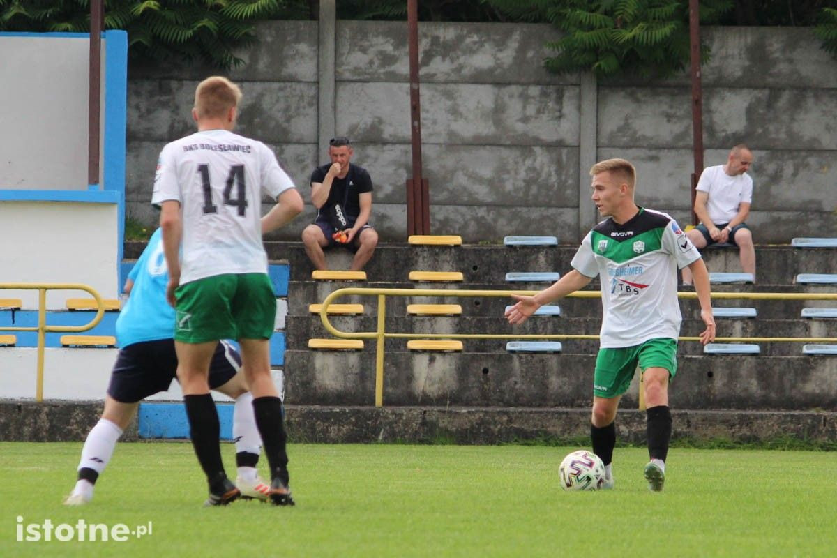 Dwa gole w sparingowych derbach powiatu w Nowogrodźcu