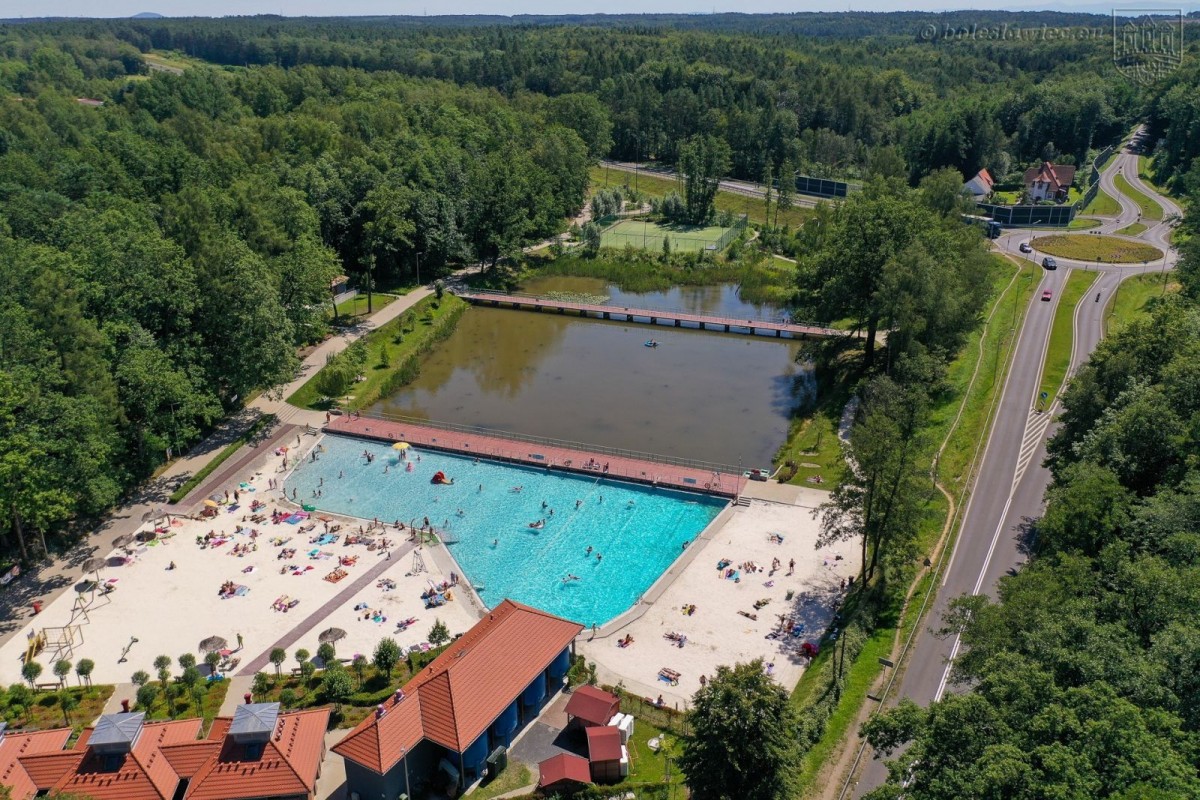Teren przy Leśnym Potoku, skrzyżowanie ul. Jeleniogórskiej w Bolesławcu z DW 297