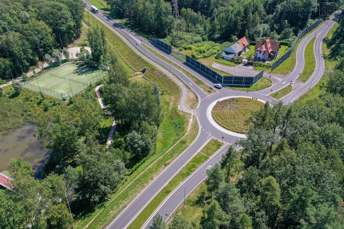 Teren przy Leśnym Potoku, skrzyżowanie ul. Jeleniogórskiej w Bolesławcu z DW 297