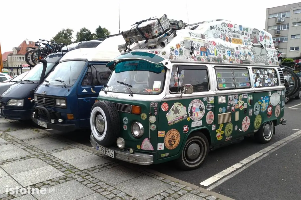 Klasyki na parkingu miasta cermiki
