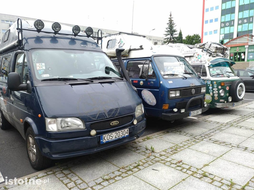 Klasyki na parkingu miasta cermiki