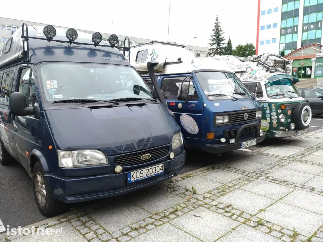 Klasyki na parkingu miasta cermiki