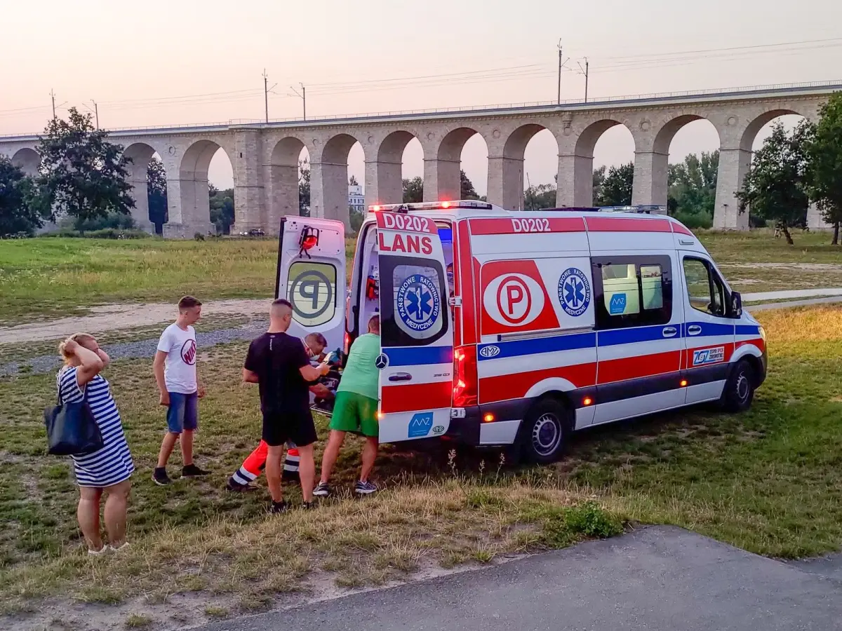 Wypadek na skateparku, nastolatek zabrany do szpitala