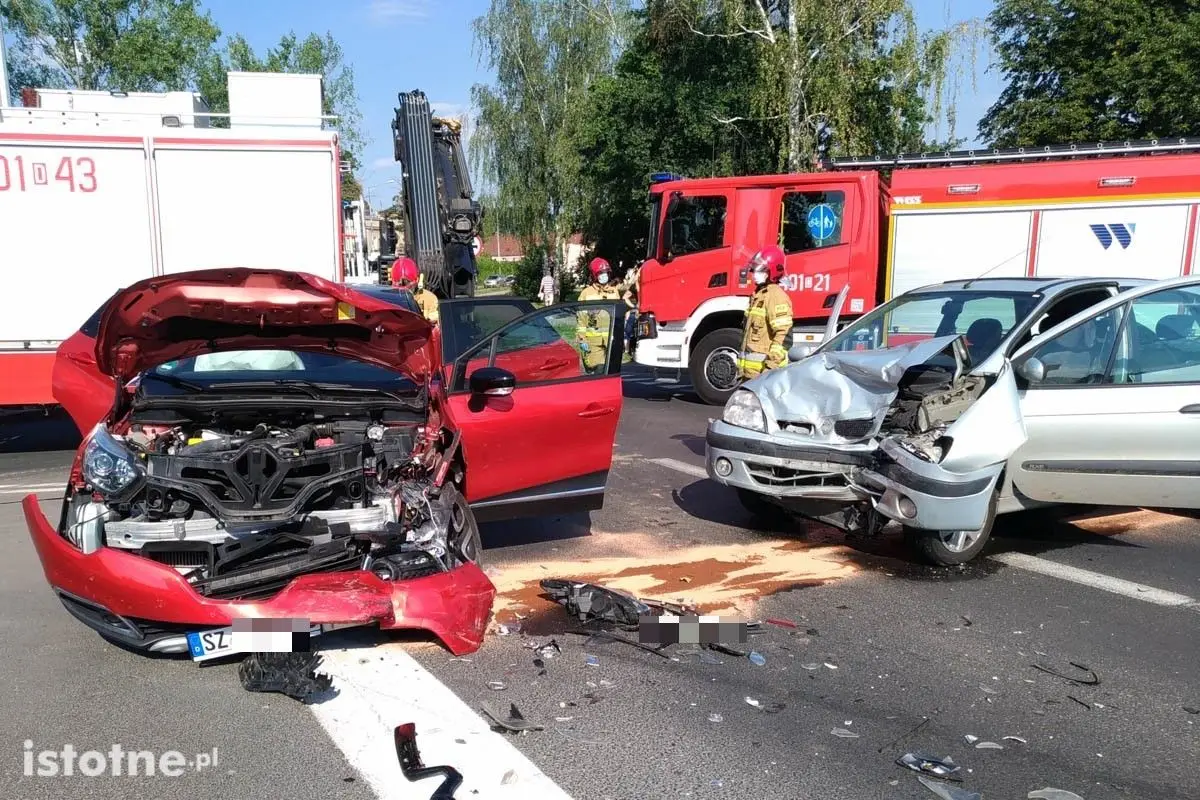 Wypadek na skrzyżowaniu niedaleko wiaduktu