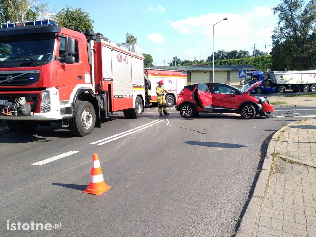 Wypadek na skrzyżowaniu niedaleko wiaduktu