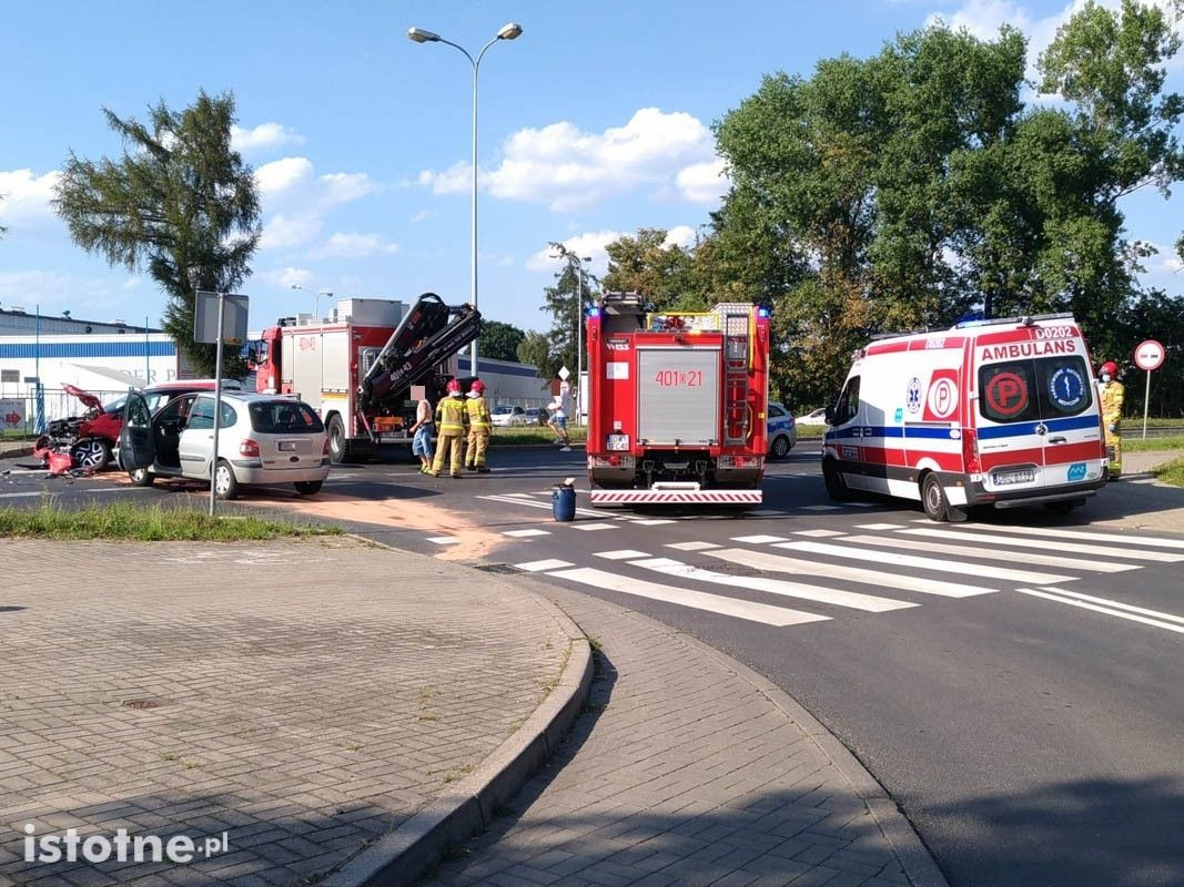 Wypadek na skrzyżowaniu niedaleko wiaduktu