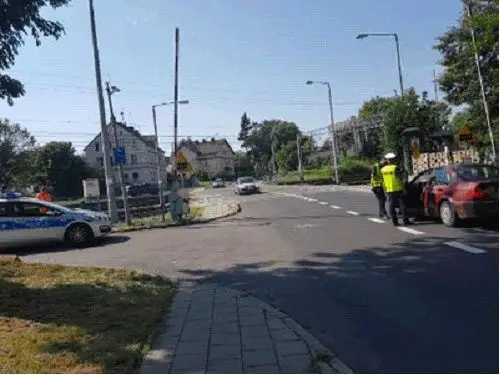 Akcja policjantów z Bolesławca i sokistów na przejeździe kolejowym