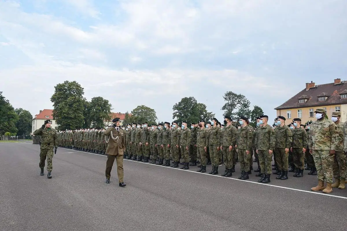 Święto Wojska Polskiego w 23 Pułku Artylerii w Bolesławcu