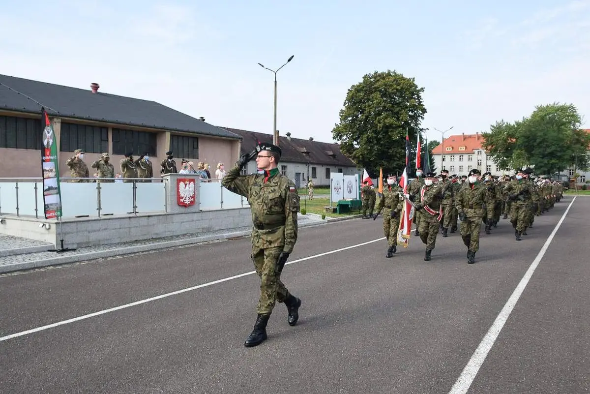 Święto Wojska Polskiego w 23 Pułku Artylerii w Bolesławcu