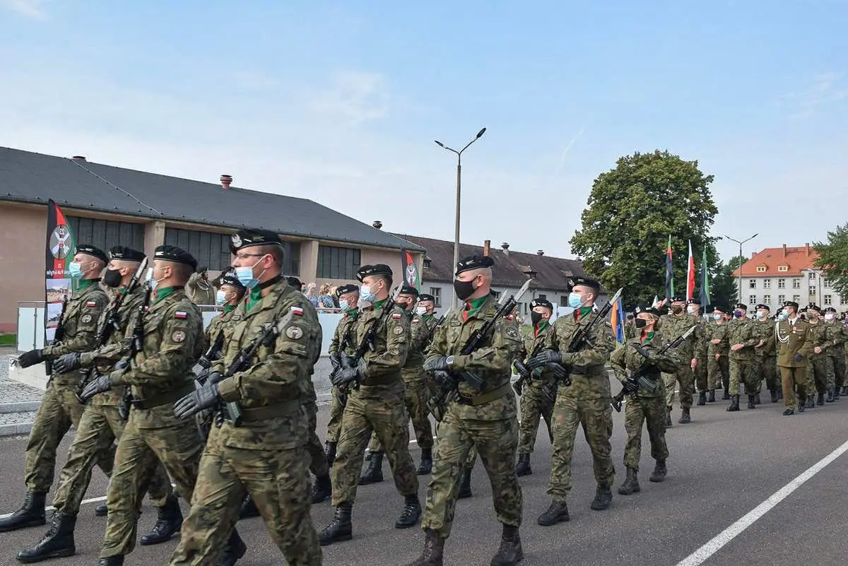 Święto Wojska Polskiego w 23 Pułku Artylerii w Bolesławcu