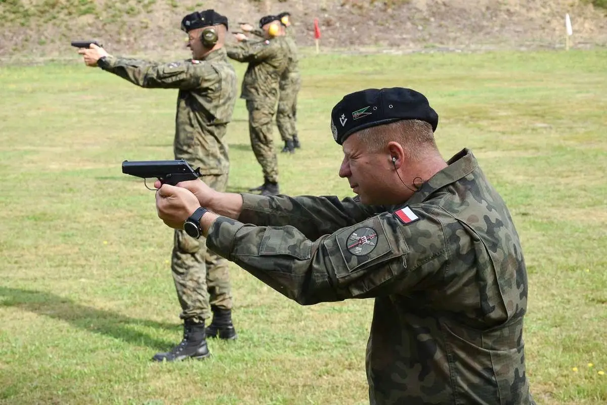 Święto Wojska Polskiego w 23 Pułku Artylerii w Bolesławcu