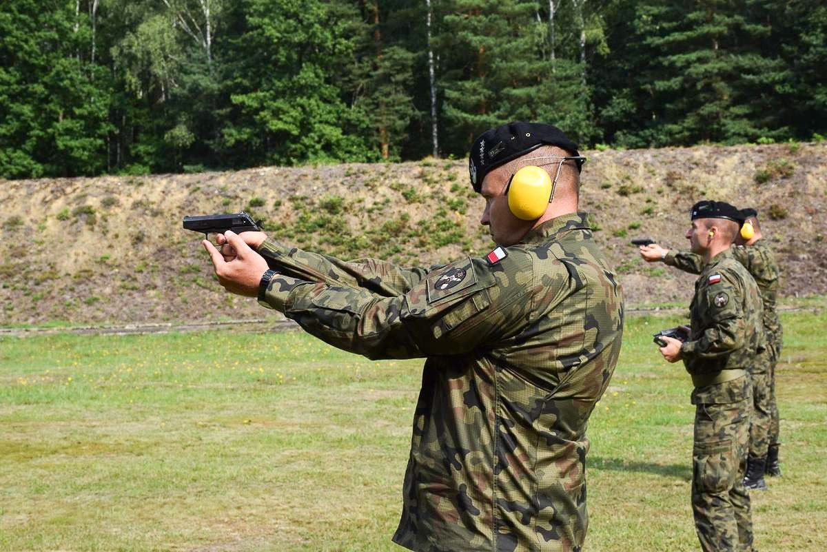 Święto Wojska Polskiego w 23 Pułku Artylerii w Bolesławcu