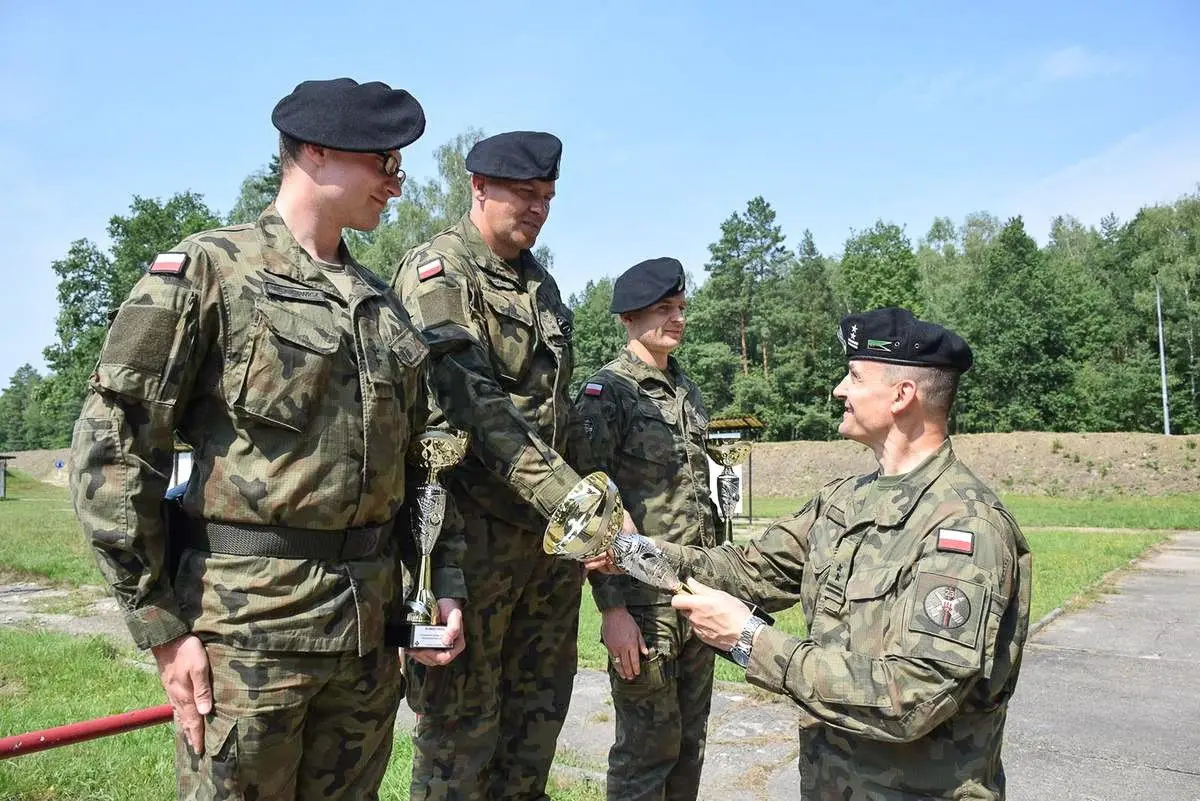 Święto Wojska Polskiego w 23 Pułku Artylerii w Bolesławcu