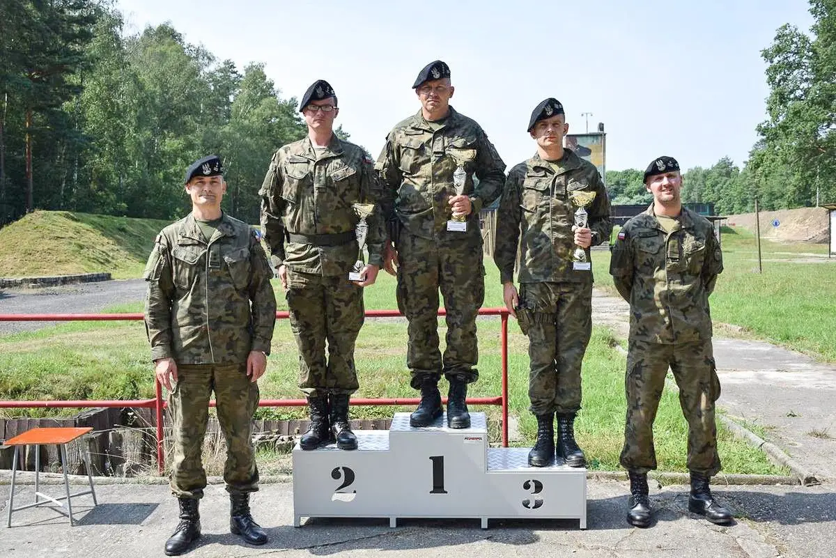 Święto Wojska Polskiego w 23 Pułku Artylerii w Bolesławcu