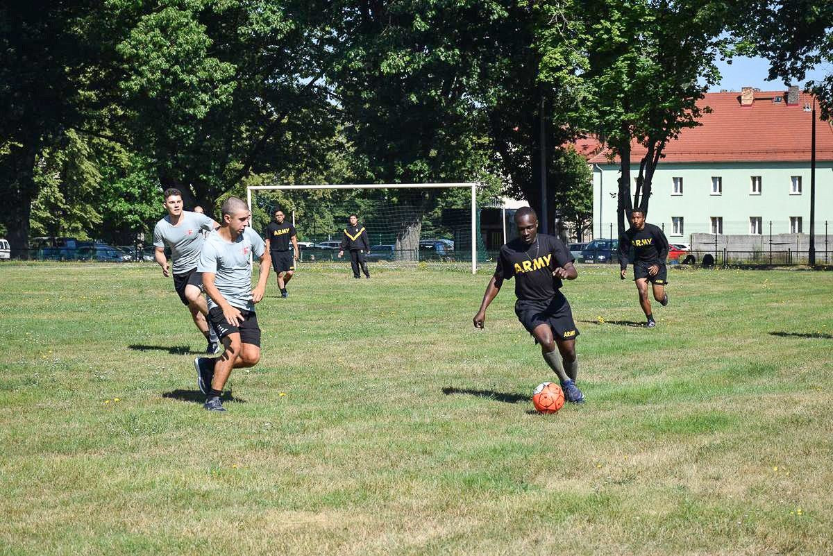 Święto Wojska Polskiego w 23 Pułku Artylerii w Bolesławcu