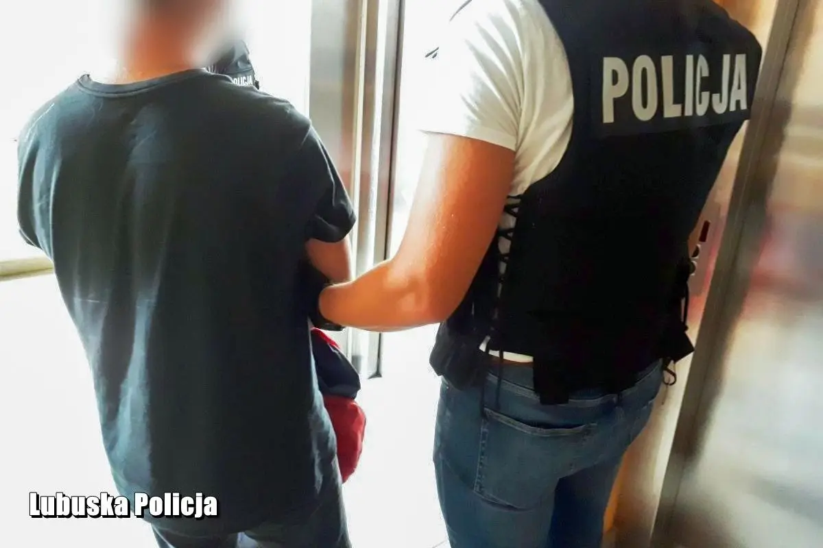 Policjanci i podejrzani