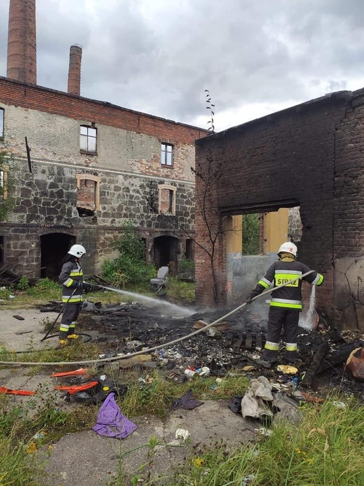 Pożar w byłej klinkierni w Nowogrodźcu (powiat bolesławiecki)