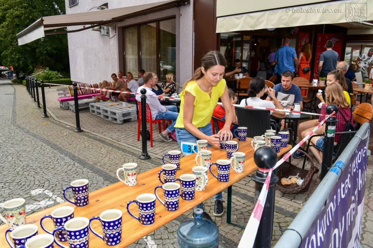 „Bieg po ceramiczną filiżankę – bieg po schodach” w Bolesławcu