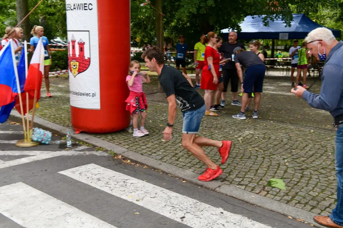 „Bieg po ceramiczną filiżankę – bieg po schodach” w Bolesławcu