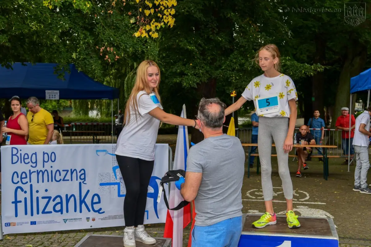 „Bieg po ceramiczną filiżankę – bieg po schodach” w Bolesławcu