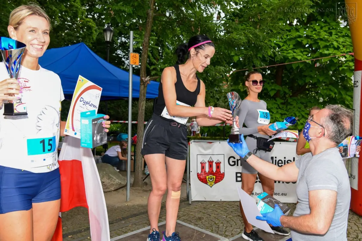 „Bieg po ceramiczną filiżankę – bieg po schodach” w Bolesławcu
