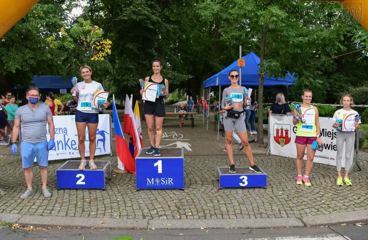 „Bieg po ceramiczną filiżankę – bieg po schodach” w Bolesławcu