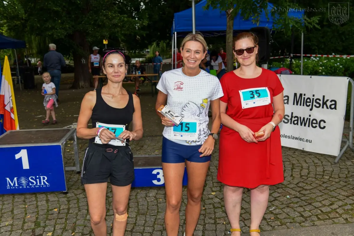 „Bieg po ceramiczną filiżankę – bieg po schodach” w Bolesławcu