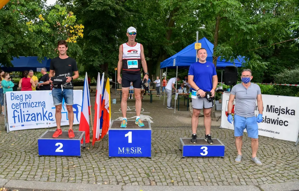 „Bieg po ceramiczną filiżankę – bieg po schodach” w Bolesławcu