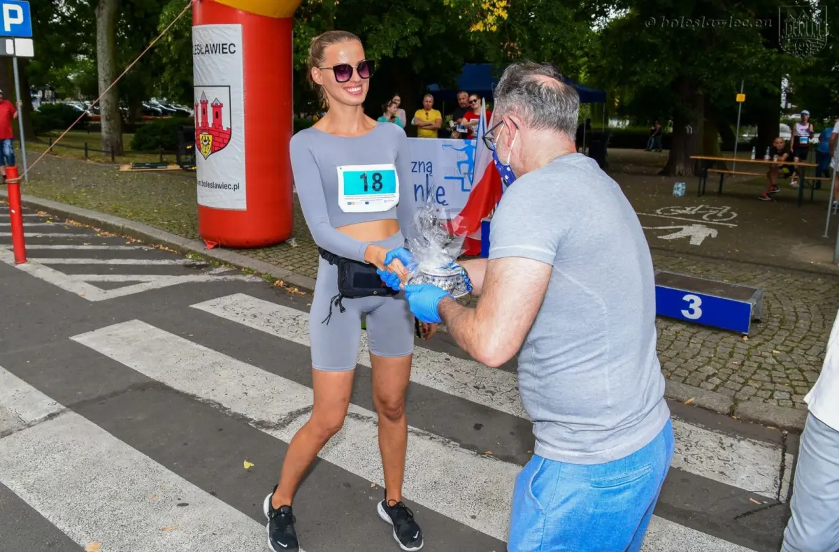 „Bieg po ceramiczną filiżankę – bieg po schodach” w Bolesławcu