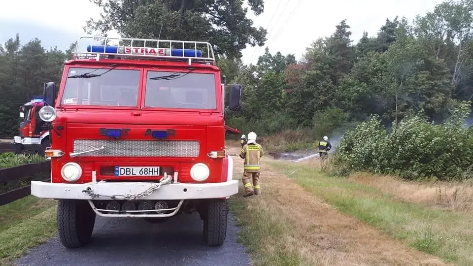 Akcja straży pożarnej w miejscowości Gromadka (powiat bolesławiecki)