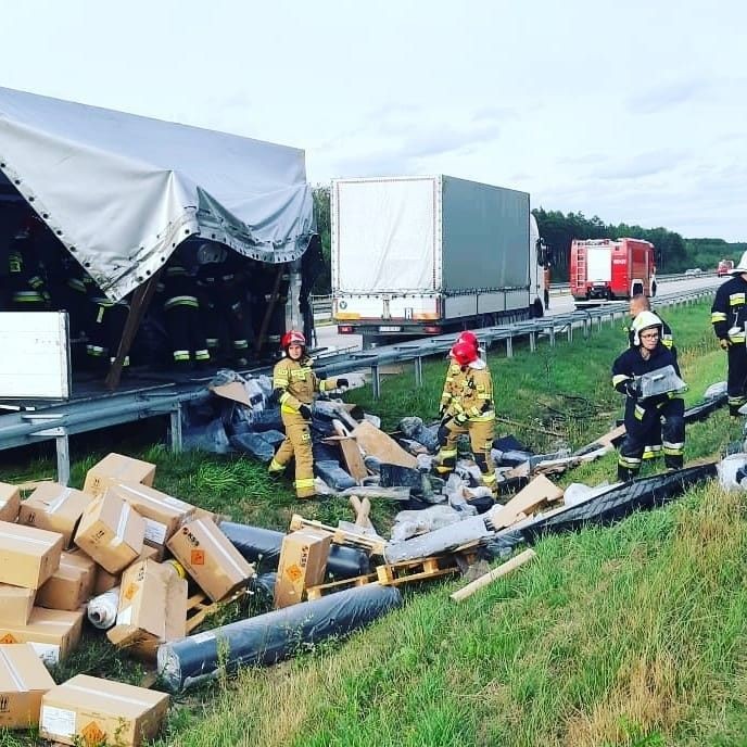 Akcja straży pożarnej na A4 w okolicach Wykrot (gmina Nowogrodziec, powiat bolesławiecki)