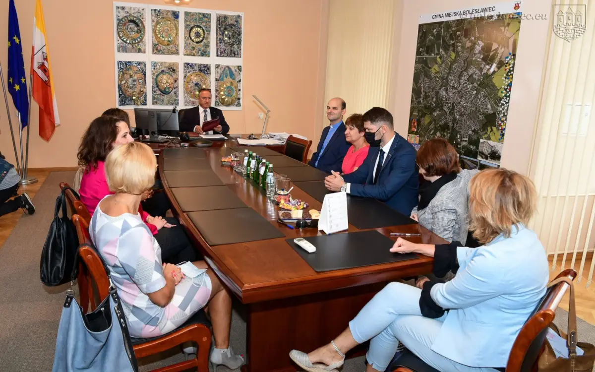 Wręczenie aktów powierzenia stanowiska dyrektora szkoły, a także aktów nadania stopnia nauczyciela mianowanego