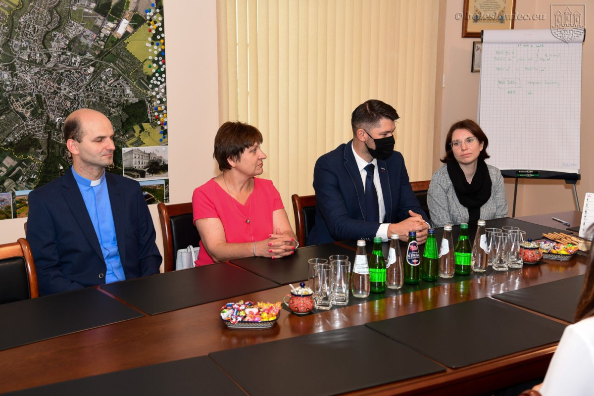 Wręczenie aktów powierzenia stanowiska dyrektora szkoły, a także aktów nadania stopnia nauczyciela mianowanego