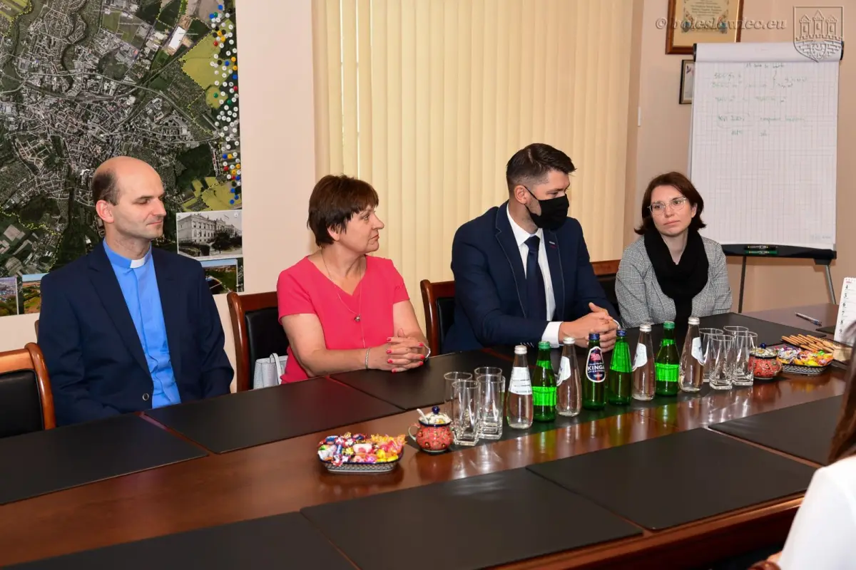 Wręczenie aktów powierzenia stanowiska dyrektora szkoły, a także aktów nadania stopnia nauczyciela mianowanego