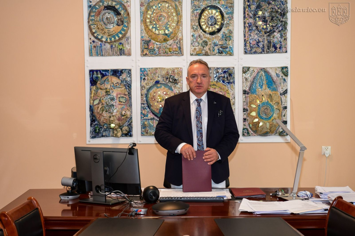 Wręczenie aktów powierzenia stanowiska dyrektora szkoły, a także aktów nadania stopnia nauczyciela mianowanego