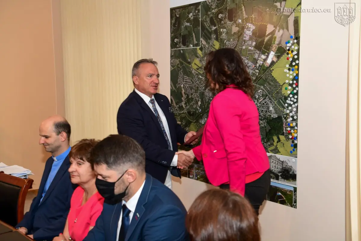 Wręczenie aktów powierzenia stanowiska dyrektora szkoły, a także aktów nadania stopnia nauczyciela mianowanego