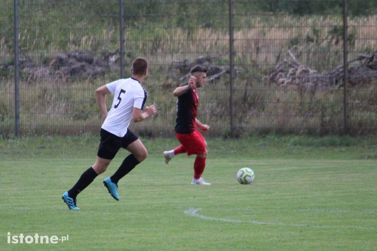 BKS wygrywa z Twardym Świętoszów