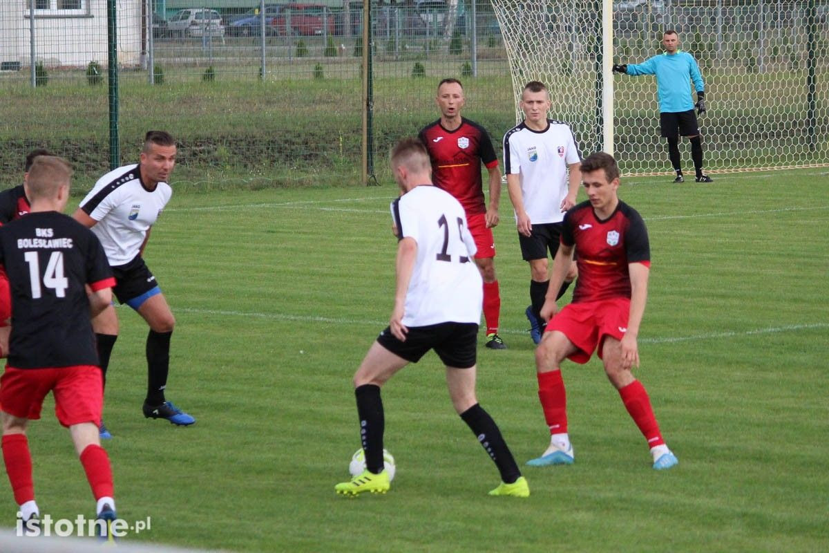 BKS wygrywa z Twardym Świętoszów