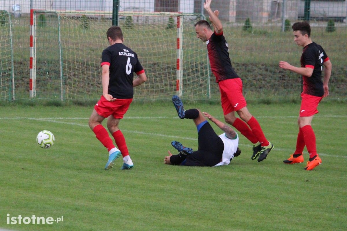 BKS wygrywa z Twardym Świętoszów