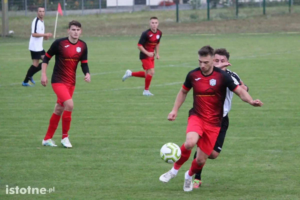 BKS wygrywa z Twardym Świętoszów