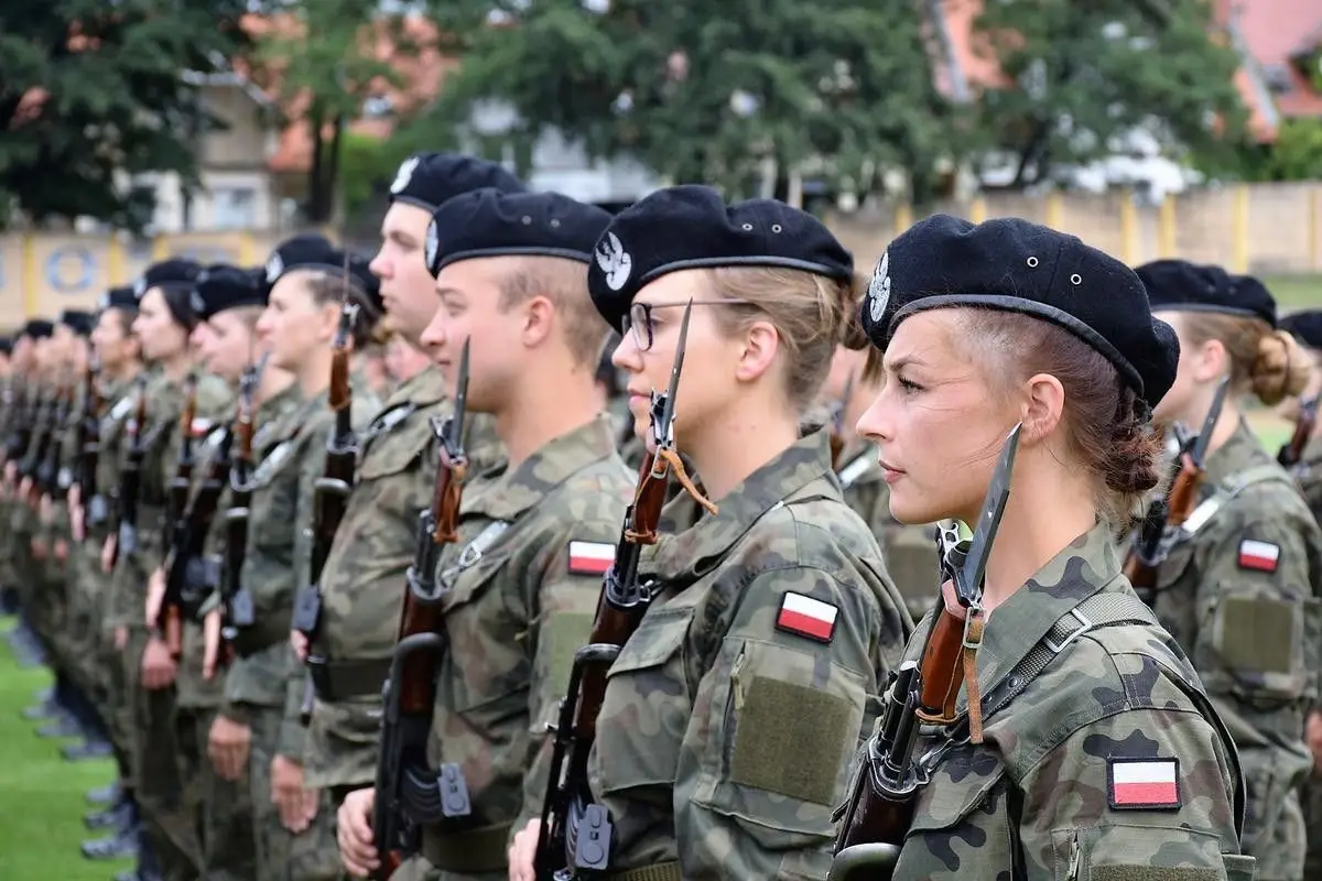Przysięga wojskowa niemal 200 elewów na stadionie w Bolesławcu