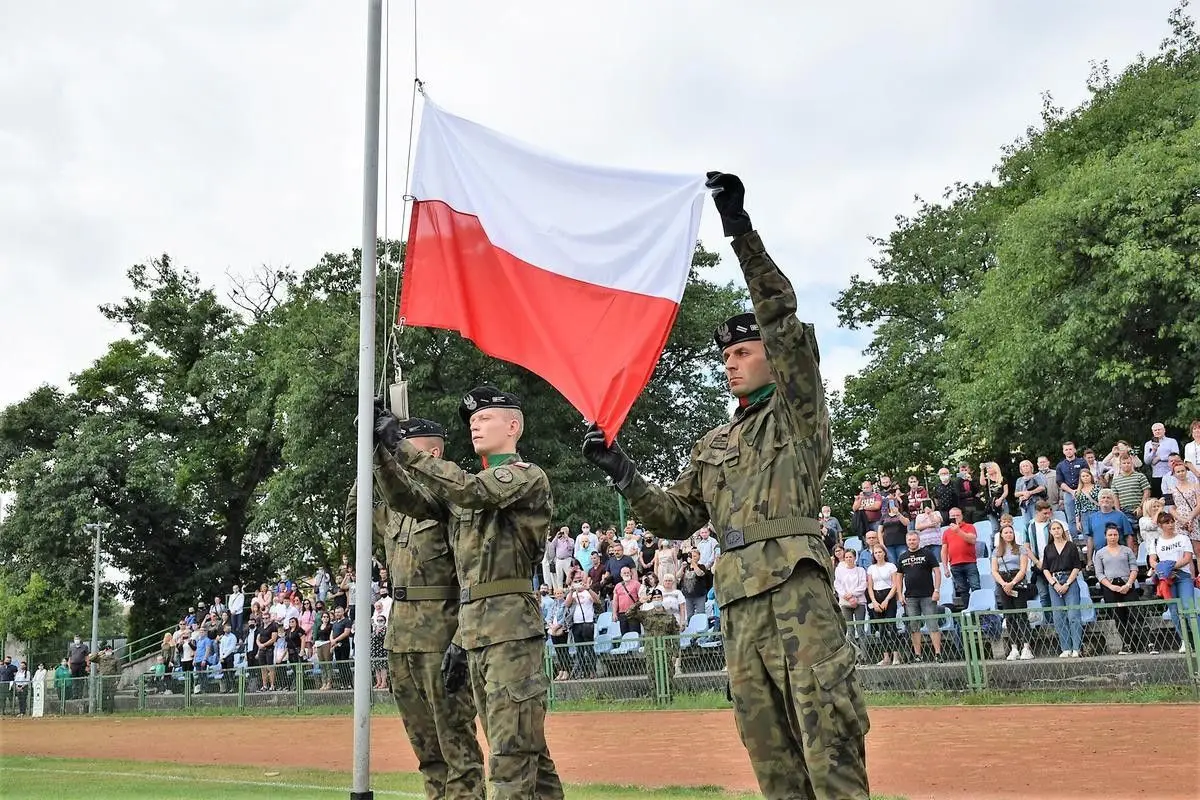 Przysięga wojskowa niemal 200 elewów na stadionie w Bolesławcu
