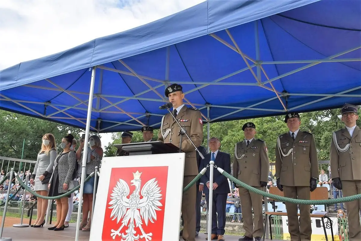 Przysięga wojskowa niemal 200 elewów na stadionie w Bolesławcu
