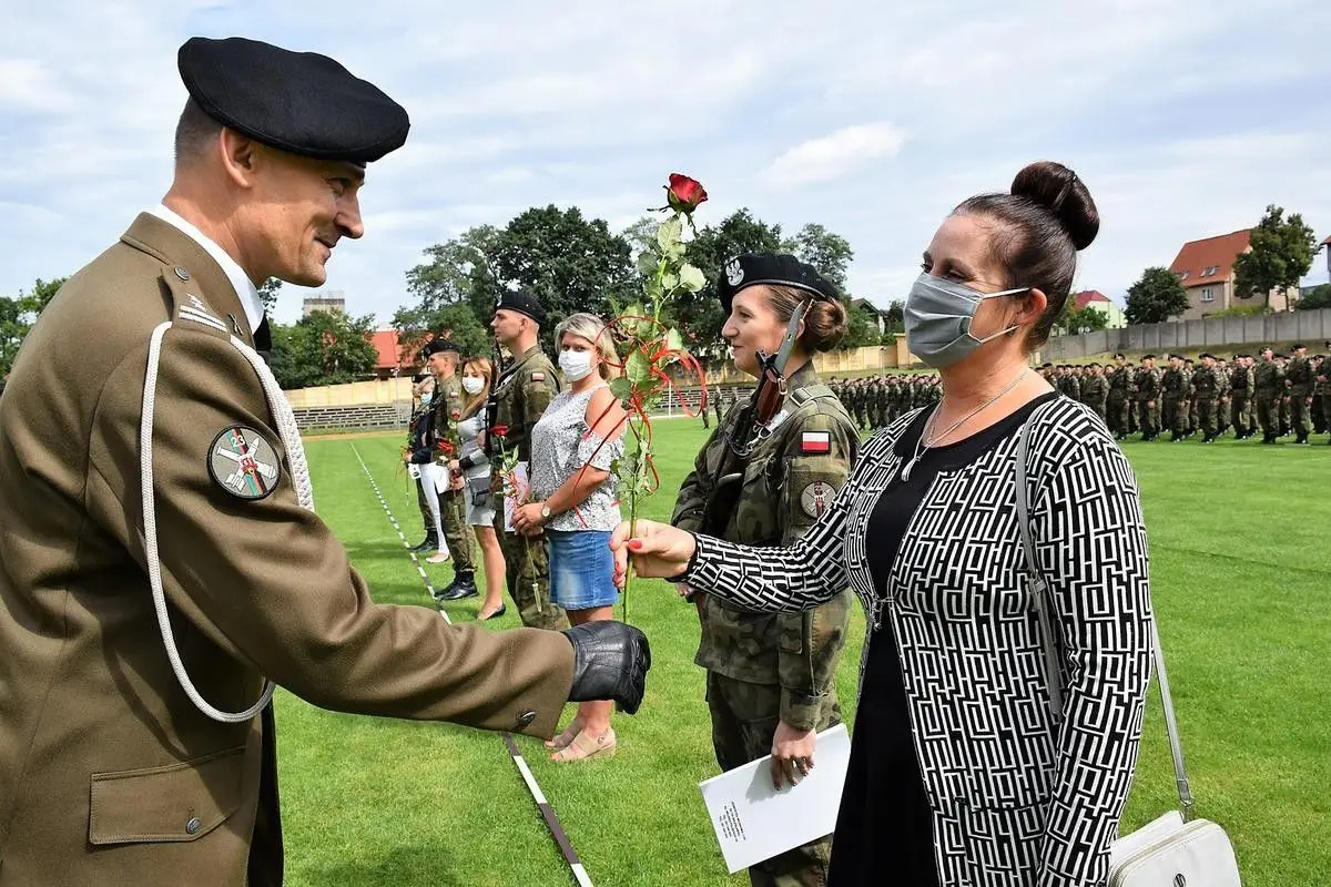 Przysięga wojskowa niemal 200 elewów na stadionie w Bolesławcu