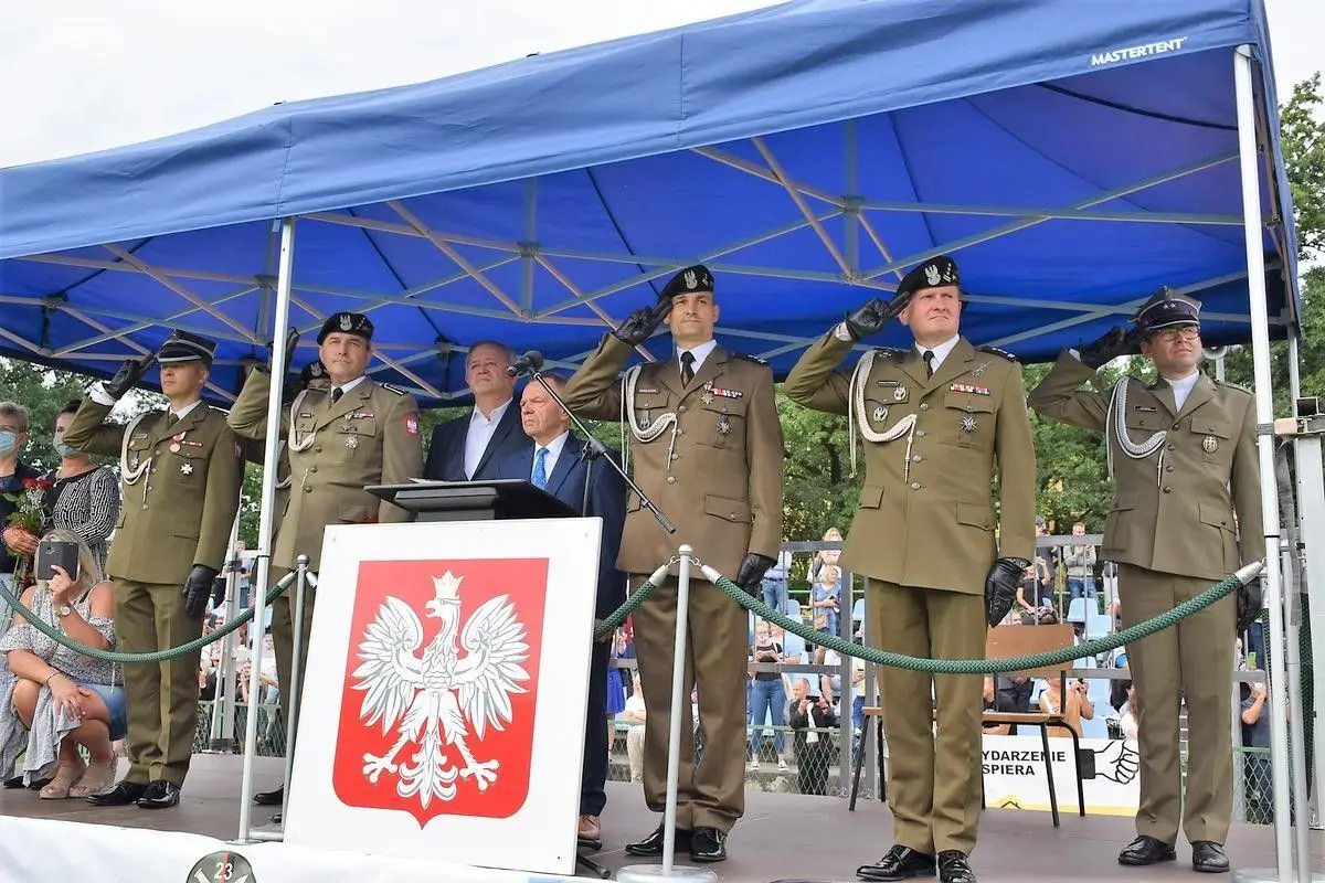 Przysięga wojskowa niemal 200 elewów na stadionie w Bolesławcu
